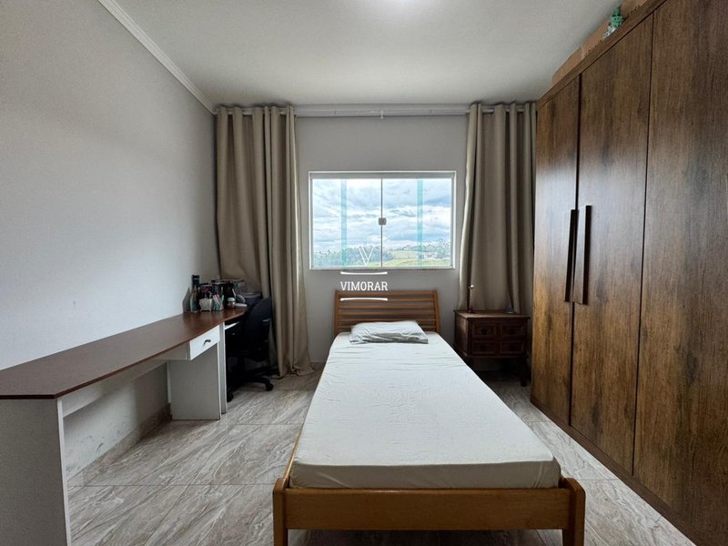 Sobrado 2 dormit&oacute;rios sendo 1 com sacada + 4 vagas de garagem  Itaquaquecetuba - 