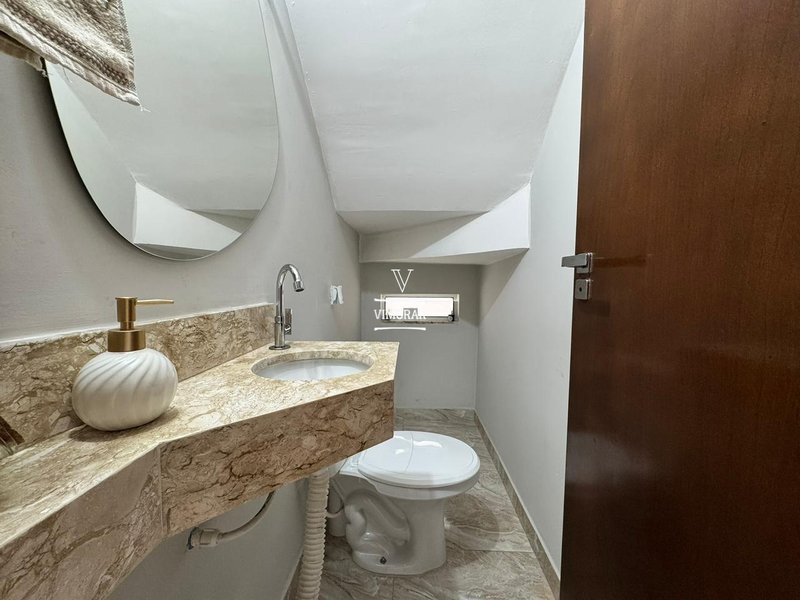 Sobrado 2 dormit&oacute;rios sendo 1 com sacada + 4 vagas de garagem  Itaquaquecetuba - 