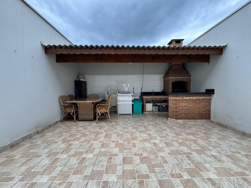 Sobrado 2 dormit&oacute;rios sendo 1 com sacada + 4 vagas de garagem  Itaquaquecetuba - 