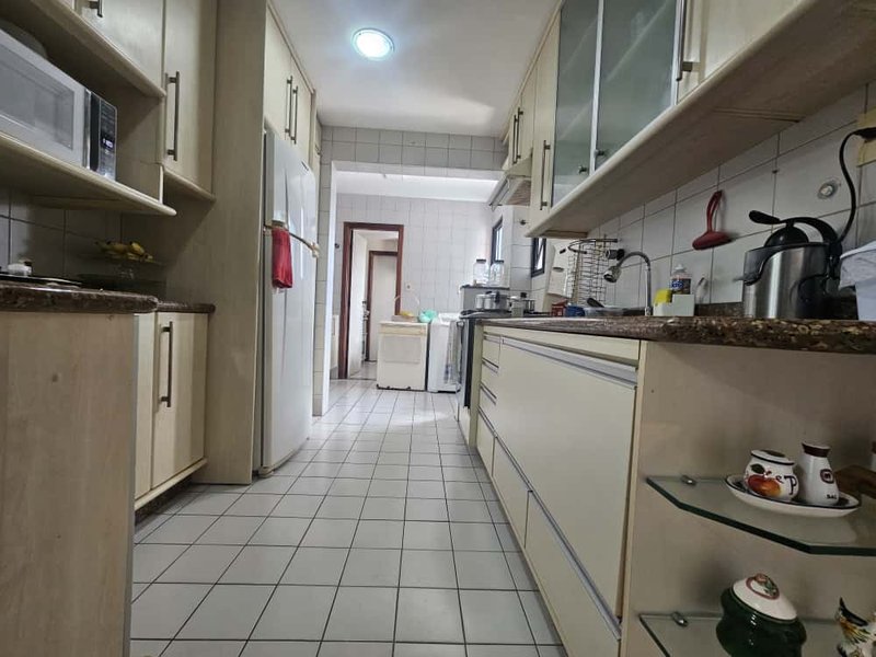 APARTAMENTO COBERTURA 4 QUARTOS SUÍTE VARANDA LAVABO PISCINA 4 GARAGENS À VENDA NA GRAÇA! Rua Santa Rita de Cássia Salvador - 