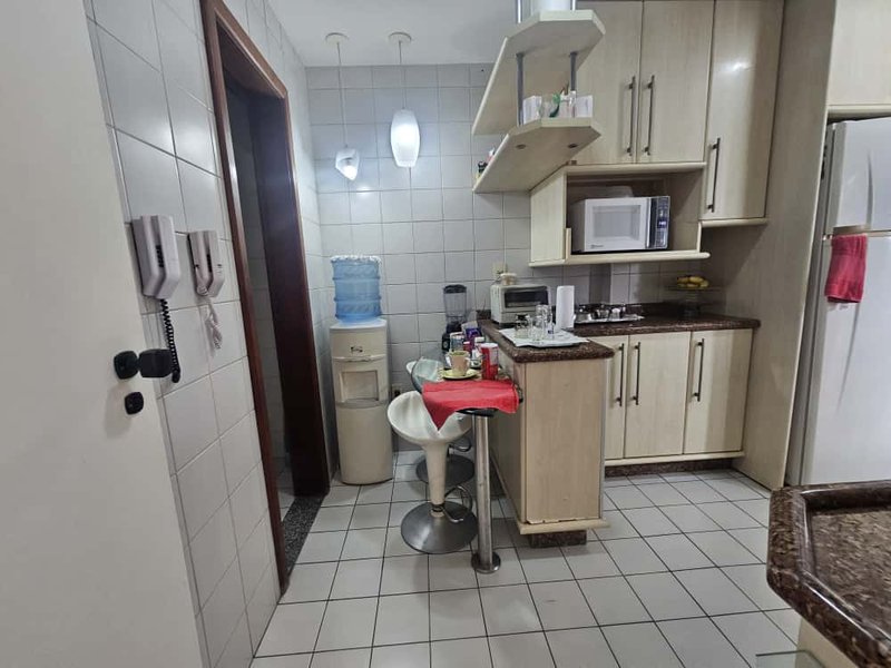APARTAMENTO COBERTURA 4 QUARTOS SUÍTE VARANDA LAVABO PISCINA 4 GARAGENS À VENDA NA GRAÇA! Rua Santa Rita de Cássia Salvador - 