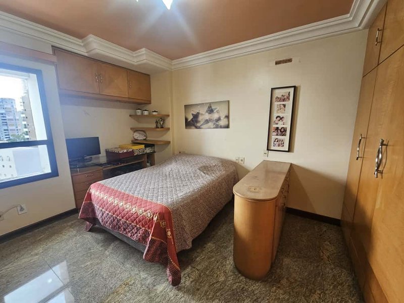 APARTAMENTO COBERTURA 4 QUARTOS SUÍTE VARANDA LAVABO PISCINA 4 GARAGENS À VENDA NA GRAÇA! Rua Santa Rita de Cássia Salvador - 