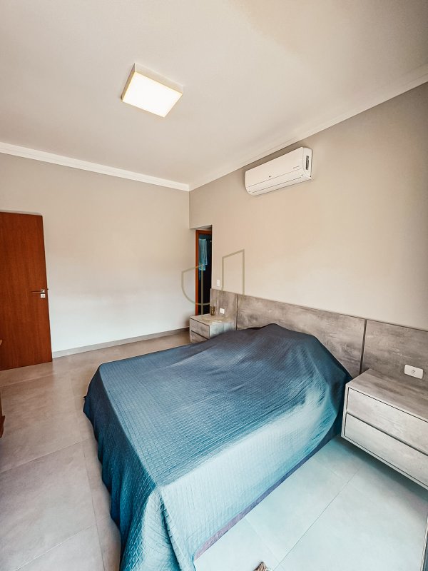 Casa Térrea com 4 Suítes no Condomínio Mont Blanc Rua Doutor Gaspare Jesus de Martini São José dos Campos - 