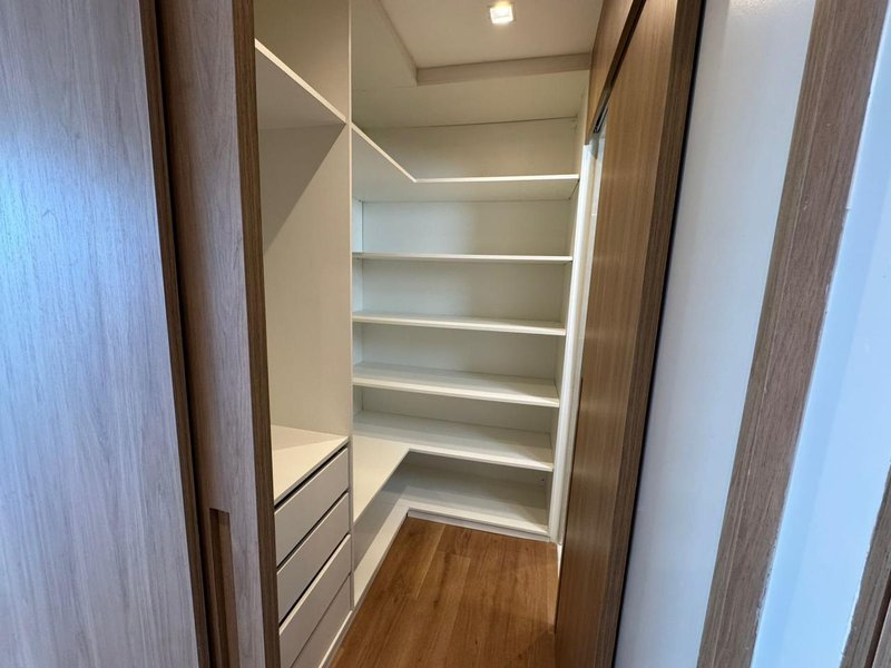 APARTAMENTO NASCENTE 3 QUARTOS SUÍTE CLOSET ROUPARIA GARAGEM À VENDA EM ONDINA! Avenida Anita Garibaldi Salvador - 