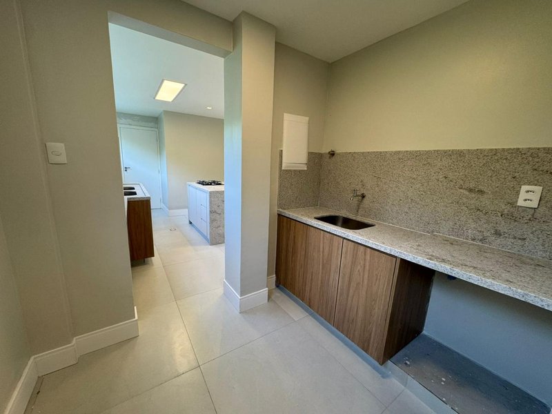 APARTAMENTO NASCENTE 3 QUARTOS SUÍTE CLOSET ROUPARIA GARAGEM À VENDA EM ONDINA! Avenida Anita Garibaldi Salvador - 