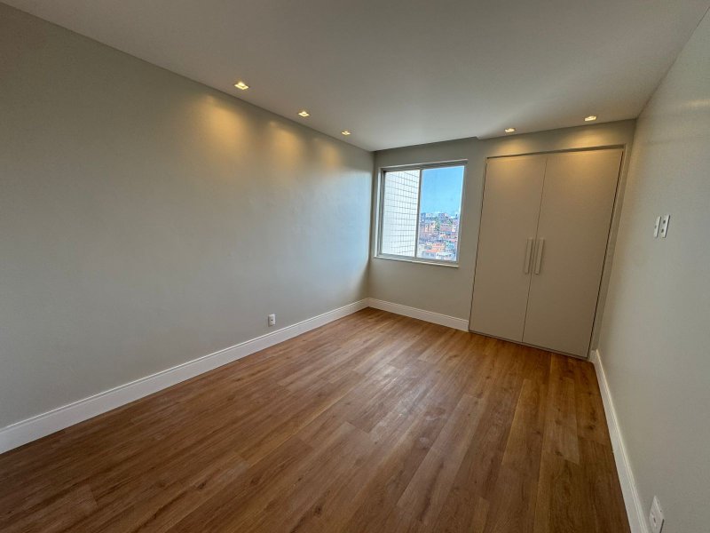 APARTAMENTO NASCENTE 3 QUARTOS SUÍTE CLOSET ROUPARIA GARAGEM À VENDA EM ONDINA! Avenida Anita Garibaldi Salvador - 