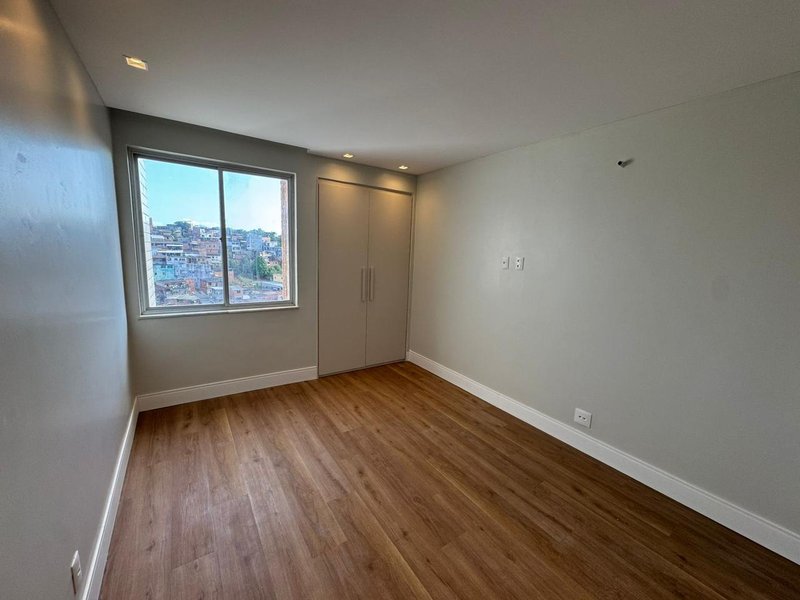 APARTAMENTO NASCENTE 3 QUARTOS SUÍTE CLOSET ROUPARIA GARAGEM À VENDA EM ONDINA! Avenida Anita Garibaldi Salvador - 