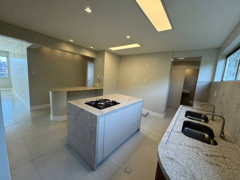 APARTAMENTO NASCENTE 3 QUARTOS SUÍTE CLOSET ROUPARIA GARAGEM À VENDA EM ONDINA! Avenida Anita Garibaldi Salvador - 