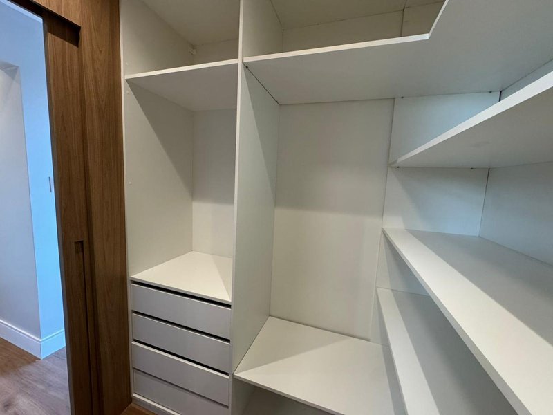 APARTAMENTO NASCENTE 3 QUARTOS SUÍTE CLOSET ROUPARIA GARAGEM À VENDA EM ONDINA! Avenida Anita Garibaldi Salvador - 