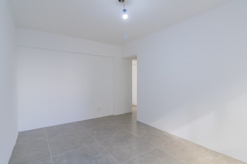 R$ 345.000 - INVESTIMENTO - APARTAMENTO - REFORMADO - 65M2 - 2 DORM - 2 VAGAS INDIVIDUAIS Avenida Venâncio Aires Porto Alegre - 