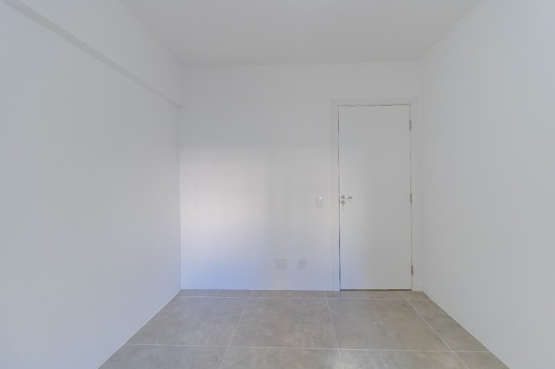 R$ 345.000 - INVESTIMENTO - APARTAMENTO - REFORMADO - 65M2 - 2 DORM - 2 VAGAS INDIVIDUAIS Avenida Venâncio Aires Porto Alegre - 