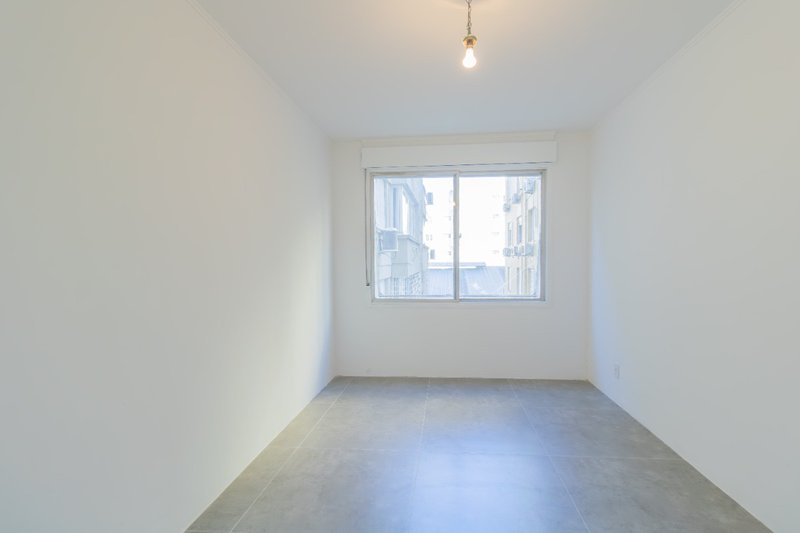 R$ 345.000 - INVESTIMENTO - APARTAMENTO - REFORMADO - 65M2 - 2 DORM - 2 VAGAS INDIVIDUAIS Avenida Venâncio Aires Porto Alegre - 