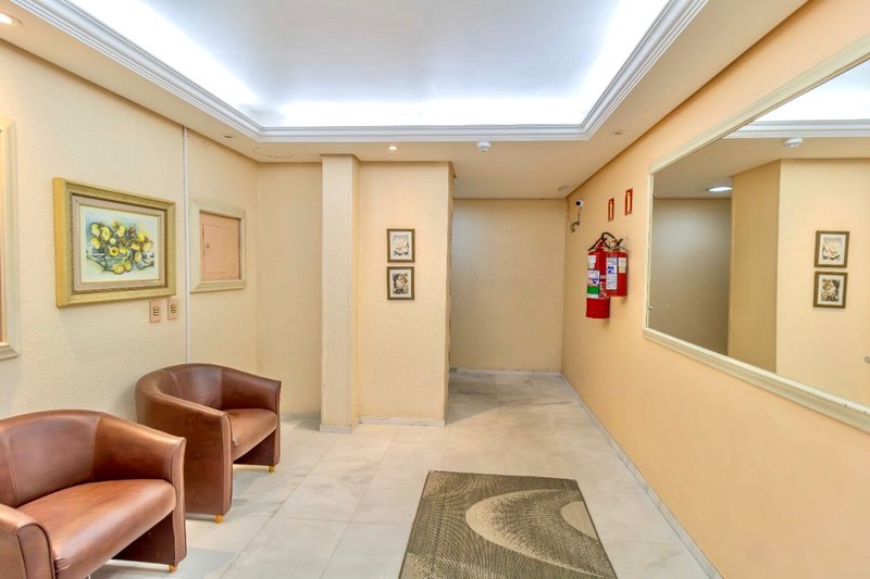 R$ 345.000 - INVESTIMENTO - APARTAMENTO - REFORMADO - 65M2 - 2 DORM - 2 VAGAS INDIVIDUAIS Avenida Venâncio Aires Porto Alegre - 