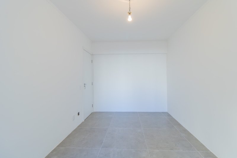 R$ 345.000 - INVESTIMENTO - APARTAMENTO - REFORMADO - 65M2 - 2 DORM - 2 VAGAS INDIVIDUAIS Avenida Venâncio Aires Porto Alegre - 