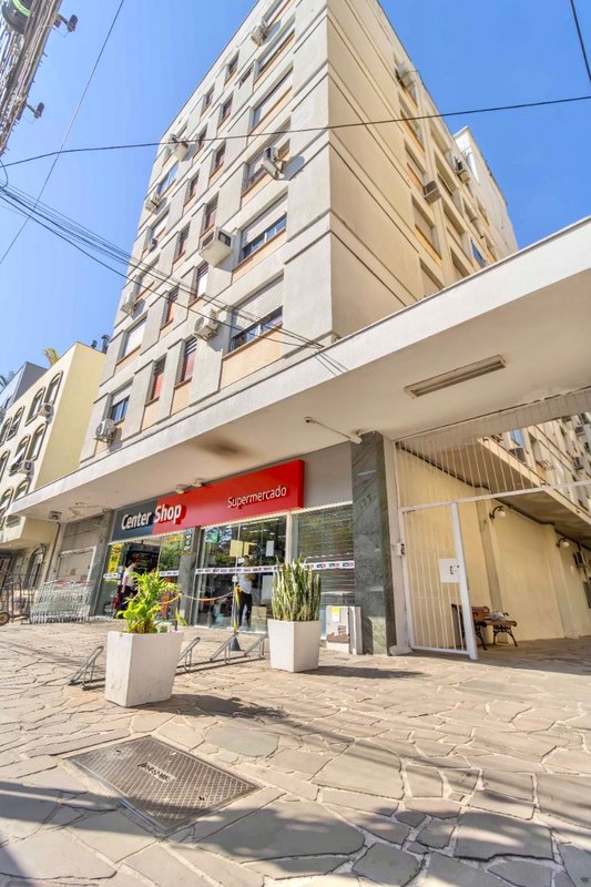 R$ 345.000 - INVESTIMENTO - APARTAMENTO - REFORMADO - 65M2 - 2 DORM - 2 VAGAS INDIVIDUAIS Avenida Venâncio Aires Porto Alegre - 