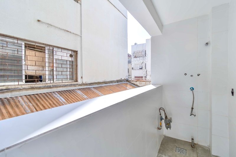 R$ 345.000 - INVESTIMENTO - APARTAMENTO - REFORMADO - 65M2 - 2 DORM - 2 VAGAS INDIVIDUAIS Avenida Venâncio Aires Porto Alegre - 