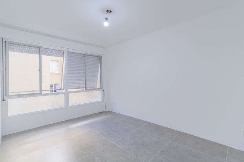 R$ 345.000 - INVESTIMENTO - APARTAMENTO - REFORMADO - 65M2 - 2 DORM - 2 VAGAS INDIVIDUAIS Avenida Venâncio Aires Porto Alegre - 