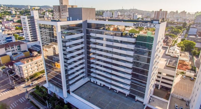 R$ 400.000 - MEDPLEX SUL - EXCELENTE SALA COMERCIAL - 39M2 - ANDAR ALTO - BLANC HOSPITAL Rua Gomes Jardim Porto Alegre - 