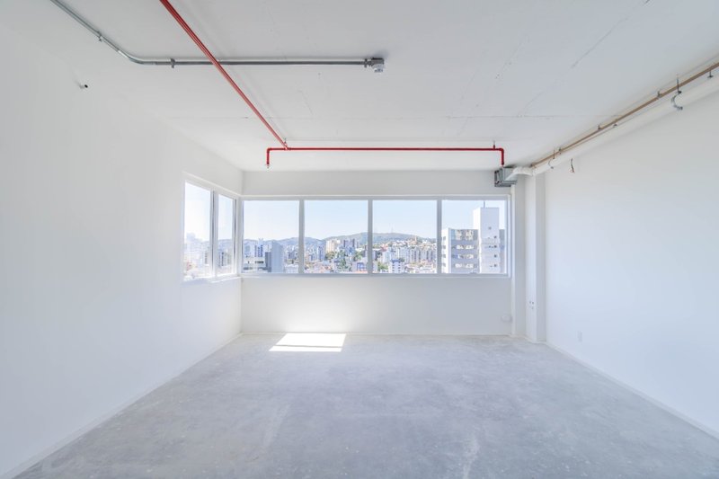 R$ 400.000 - MEDPLEX SUL - EXCELENTE SALA COMERCIAL - 39M2 - ANDAR ALTO - BLANC HOSPITAL Rua Gomes Jardim Porto Alegre - 