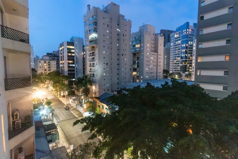 APARTAMENTO REFORMADO À VENDA NA VILA OLÍMPIA - 80M2 - ESPECIAL! Rua Santa Justina São Paulo - 