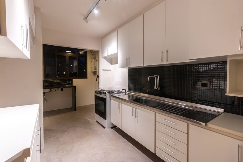 APARTAMENTO REFORMADO À VENDA NA VILA OLÍMPIA - 80M2 - ESPECIAL! Rua Santa Justina São Paulo - 