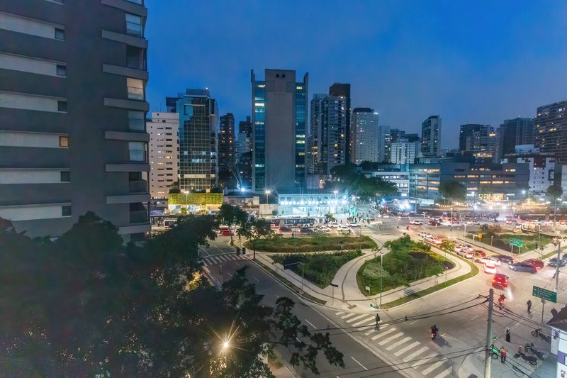 APARTAMENTO REFORMADO À VENDA NA VILA OLÍMPIA - 80M2 - ESPECIAL! Rua Santa Justina São Paulo - 