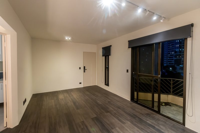 APARTAMENTO REFORMADO À VENDA NA VILA OLÍMPIA - 80M2 - ESPECIAL! Rua Santa Justina São Paulo - 