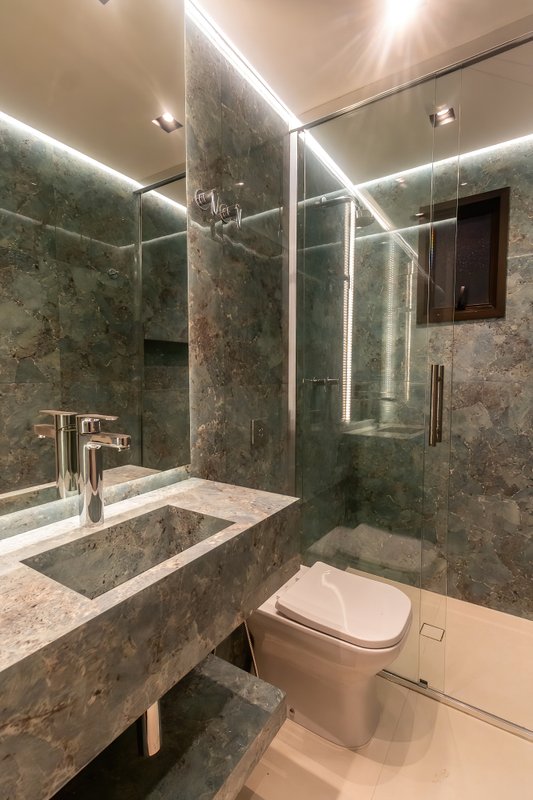 APARTAMENTO REFORMADO À VENDA NA VILA OLÍMPIA - 80M2 - ESPECIAL! Rua Santa Justina São Paulo - 