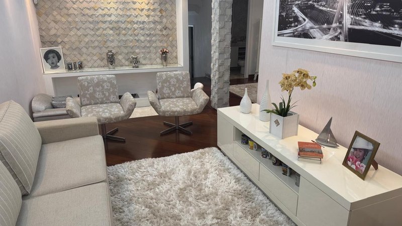 Casa térrea no Parque Terra Nova I em SBC 200m2 - 03 dorms - 03 vagas  São Bernardo do Campo - 