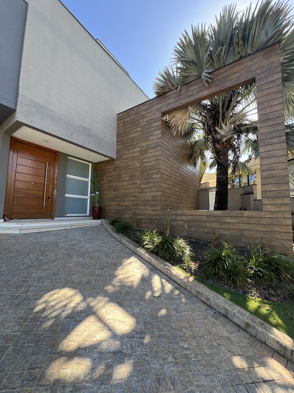 Casa de Alto Padrão à Venda no Condomínio Fazenda Imperial – Sorocaba/SP Rua Professor Doutor Orlando Bastos Sorocaba - 