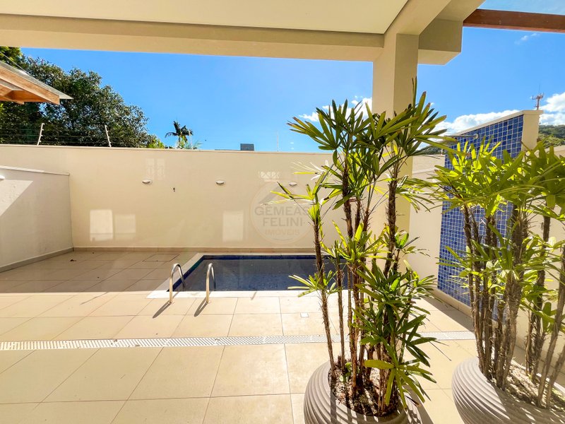 Casa em Condomínio na Praia de Juquehy - LOCAÇÃO ANUAL  São Sebastião - 