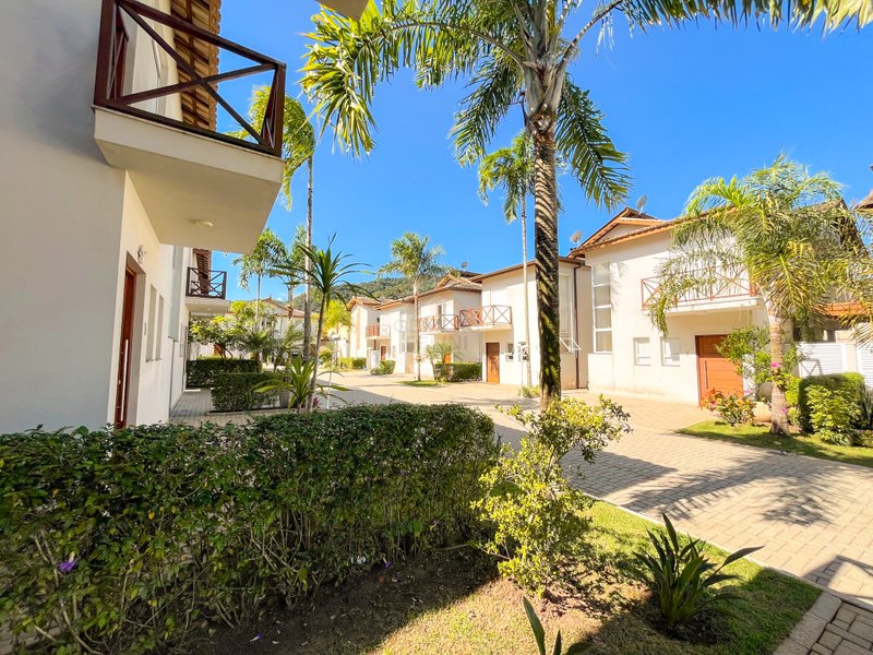 Casa em Condomínio na Praia de Juquehy - LOCAÇÃO ANUAL  São Sebastião - 