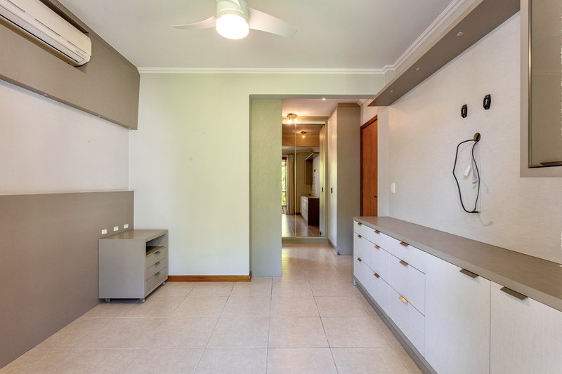 R$ 745.000 - LINDO APARTAMENTO GARDEN - FRENTE - 100M2 - 2 DORM - 1 VAGA Rua Sacadura Cabral Porto Alegre - 