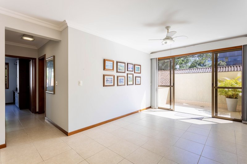 R$ 745.000 - LINDO APARTAMENTO GARDEN - FRENTE - 100M2 - 2 DORM - 1 VAGA Rua Sacadura Cabral Porto Alegre - 