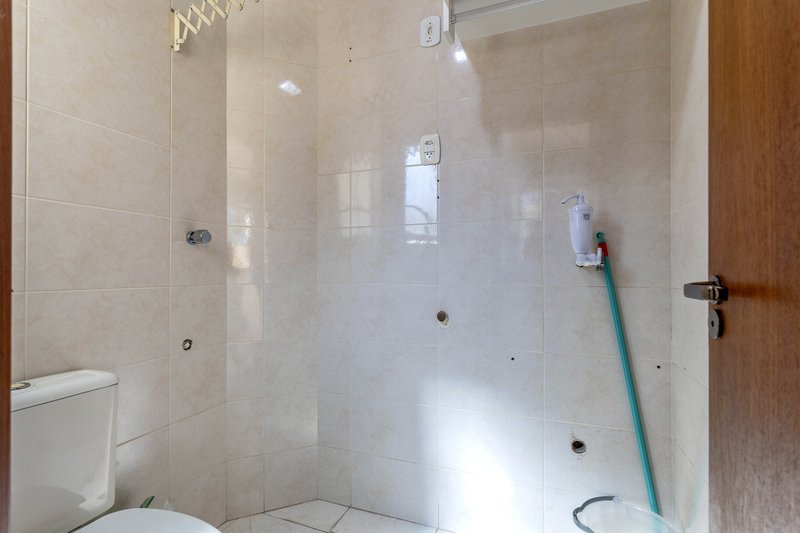 R$ 745.000 - LINDO APARTAMENTO GARDEN - FRENTE - 100M2 - 2 DORM - 1 VAGA Rua Sacadura Cabral Porto Alegre - 