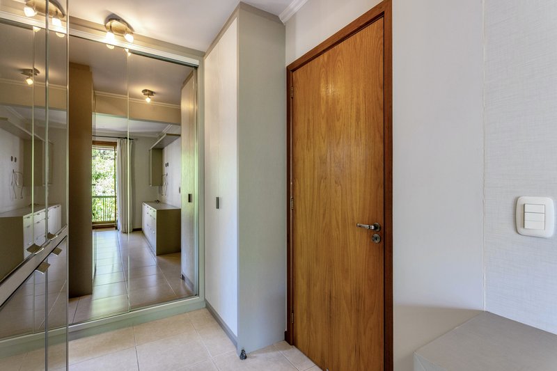 R$ 745.000 - LINDO APARTAMENTO GARDEN - FRENTE - 100M2 - 2 DORM - 1 VAGA Rua Sacadura Cabral Porto Alegre - 