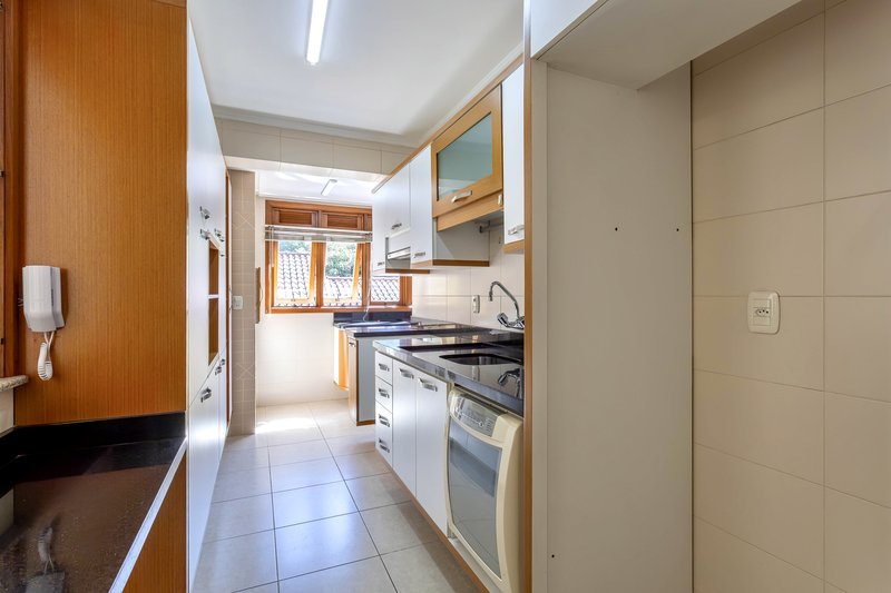 R$ 745.000 - LINDO APARTAMENTO GARDEN - FRENTE - 100M2 - 2 DORM - 1 VAGA Rua Sacadura Cabral Porto Alegre - 