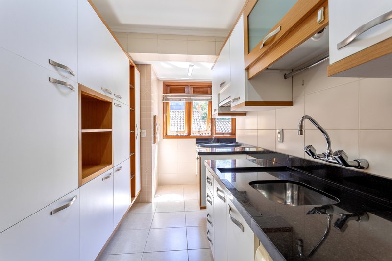 R$ 745.000 - LINDO APARTAMENTO GARDEN - FRENTE - 100M2 - 2 DORM - 1 VAGA Rua Sacadura Cabral Porto Alegre - 