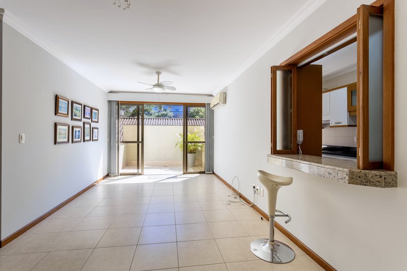 R$ 745.000 - LINDO APARTAMENTO GARDEN - FRENTE - 100M2 - 2 DORM - 1 VAGA Rua Sacadura Cabral Porto Alegre - 