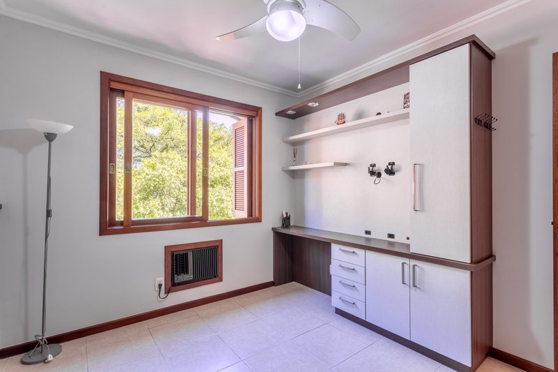 R$ 745.000 - LINDO APARTAMENTO GARDEN - FRENTE - 100M2 - 2 DORM - 1 VAGA Rua Sacadura Cabral Porto Alegre - 