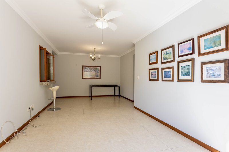 R$ 745.000 - LINDO APARTAMENTO GARDEN - FRENTE - 100M2 - 2 DORM - 1 VAGA Rua Sacadura Cabral Porto Alegre - 