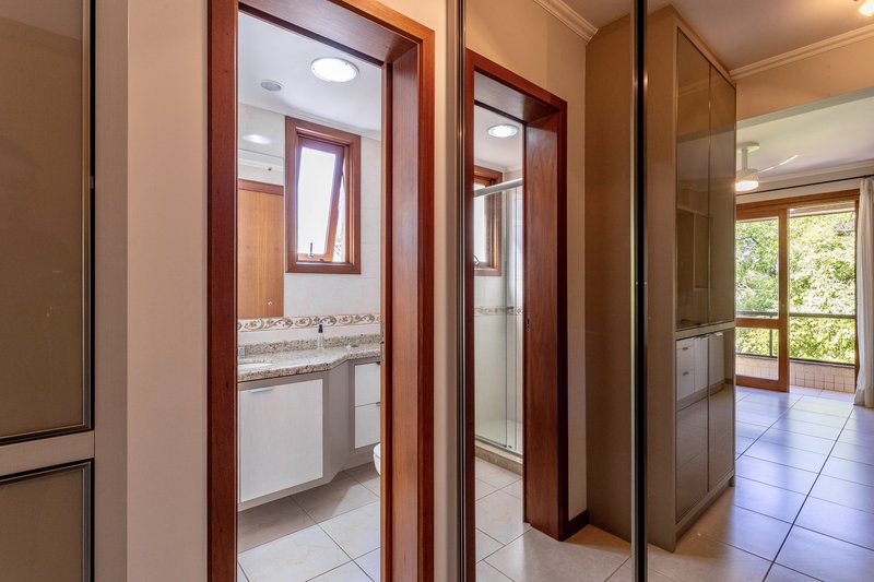 R$ 745.000 - LINDO APARTAMENTO GARDEN - FRENTE - 100M2 - 2 DORM - 1 VAGA Rua Sacadura Cabral Porto Alegre - 