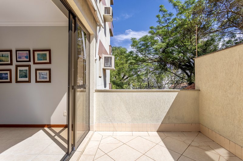 R$ 745.000 - LINDO APARTAMENTO GARDEN - FRENTE - 100M2 - 2 DORM - 1 VAGA Rua Sacadura Cabral Porto Alegre - 