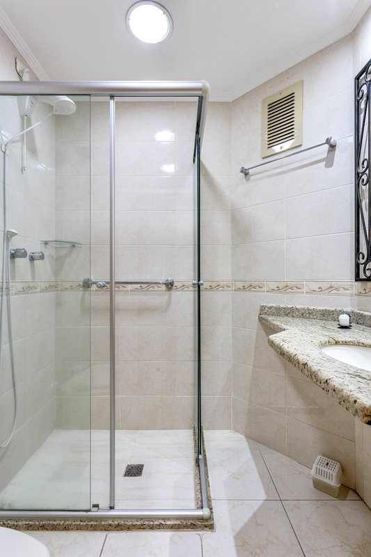 R$ 745.000 - LINDO APARTAMENTO GARDEN - FRENTE - 100M2 - 2 DORM - 1 VAGA Rua Sacadura Cabral Porto Alegre - 