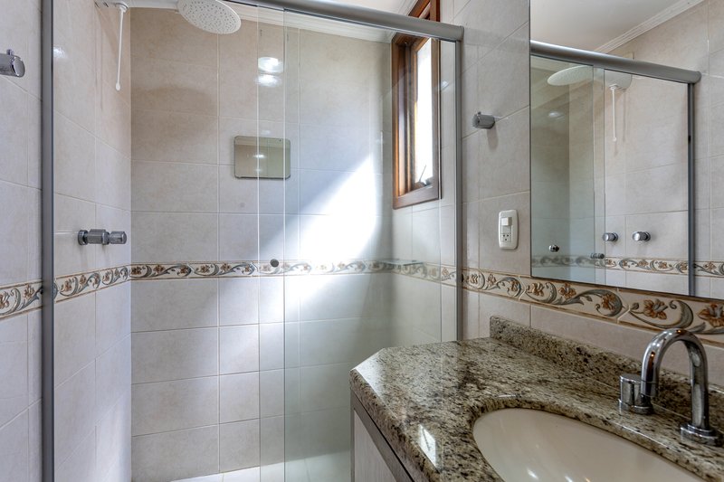 R$ 745.000 - LINDO APARTAMENTO GARDEN - FRENTE - 100M2 - 2 DORM - 1 VAGA Rua Sacadura Cabral Porto Alegre - 