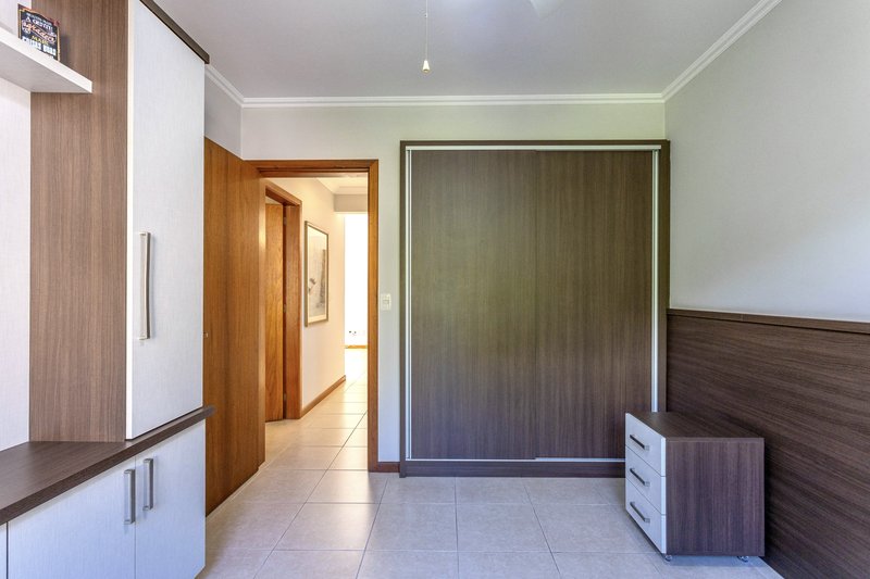 R$ 745.000 - LINDO APARTAMENTO GARDEN - FRENTE - 100M2 - 2 DORM - 1 VAGA Rua Sacadura Cabral Porto Alegre - 