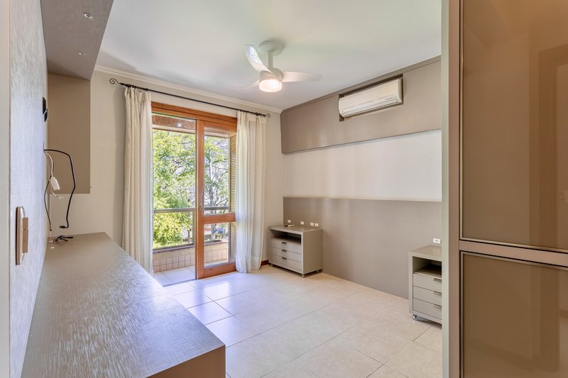 R$ 745.000 - LINDO APARTAMENTO GARDEN - FRENTE - 100M2 - 2 DORM - 1 VAGA Rua Sacadura Cabral Porto Alegre - 