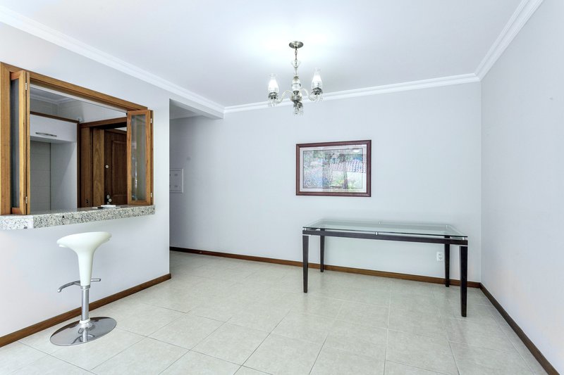 R$ 745.000 - LINDO APARTAMENTO GARDEN - FRENTE - 100M2 - 2 DORM - 1 VAGA Rua Sacadura Cabral Porto Alegre - 