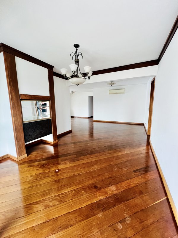 R$ 1.500.000 - APARTAMENTO - 174M2 - 3 DORM - SUÍTE - SACADÕES - DEPENDÊNCIA - 2 VAGAS Avenida Bagé Porto Alegre - 