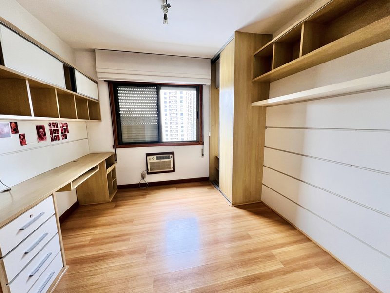 R$ 1.500.000 - APARTAMENTO - 174M2 - 3 DORM - SUÍTE - SACADÕES - DEPENDÊNCIA - 2 VAGAS Avenida Bagé Porto Alegre - 